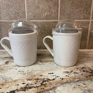 Pampered Chef powdered sugar shaker